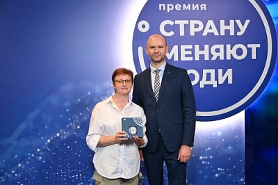 Доцент кафедры регионоведения и туризма ЯрГУ, руководитель социального направления Центра туристских волонтеров Дарья Логунова стала лауреатом первой Национальной премии АСИ «Страну меняют люди»