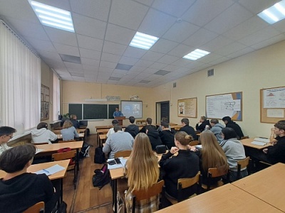 КЦПИТ ЯрГУ провел со студентами Университетского колледжа ЯрГУ лекцию в формате открытого диалога на тему «Памяти маршала Толбухина»