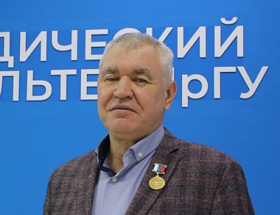 Заведующий кафедрой трудового и финансового права Андрей Лушников удостоен почетного звания «Заслуженный юрист Российской Федерации»