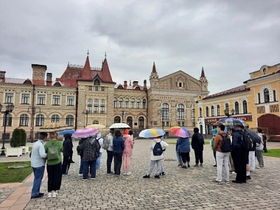 Студенты исторического факультета ЯрГУ провели экскурсию для подопечных фонда «Защитники Отечества»
