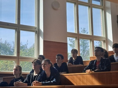 КЦПИТ ЯрГУ провел финальный семинар с элементами кинопоказа и обсуждением исторических видеоматериалов со студентами ЯГТУ