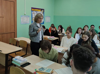 Профессор ЯрГУ Елена Федорова провела лекцию-беседу с рыбинскими школьниками, посвященную деятельности академика А.А. Ухтомского