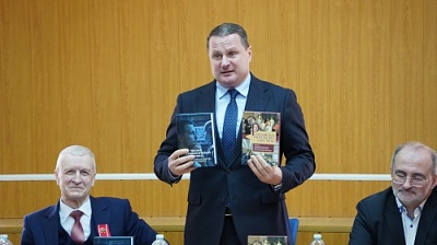 В ЯрГУ состоялась презентация книги «Человек и технологический прогресс: антропологическая повестка мирового развития» и сборника научных статей «Российское учительство в XIX-XX»