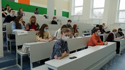 Университет - школам: в ЯрГУ прошла серия мероприятий для школьников
