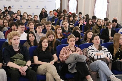КЦПИТ ЯрГУ организовал для демидовцев лекцию «Культурная симпатия: молодежь в цифровом мир: как остаться человеком?»