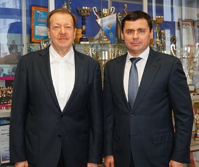 Сегодня поздравления принимает Александр Русаков